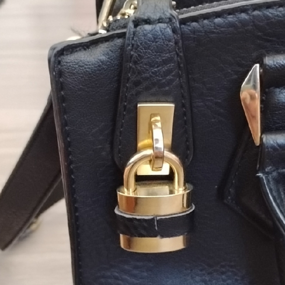 Black Women's Leather Satchel Handbag with Gold Hardware - Picture 11 of 11